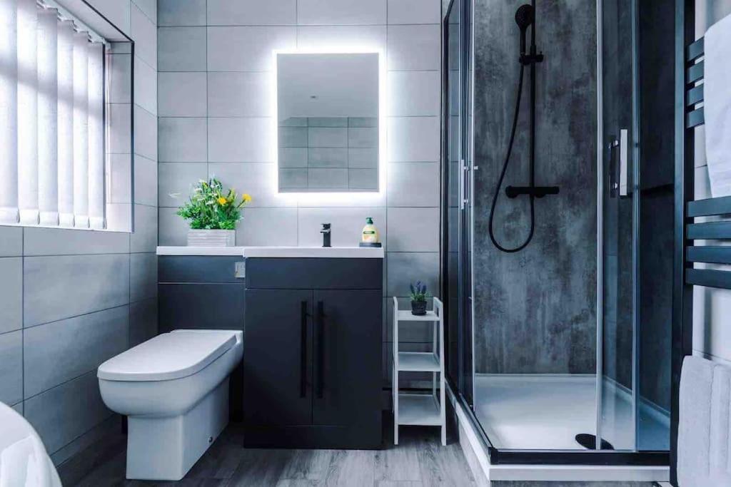 Sandileigh House By Yourstays - Luxurious 3 Bedroom House In Олтринкам Екстериор снимка