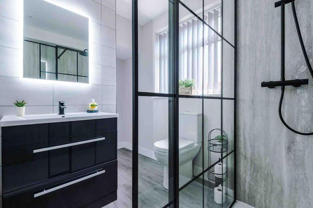 Sandileigh House By Yourstays - Luxurious 3 Bedroom House In Олтринкам Екстериор снимка