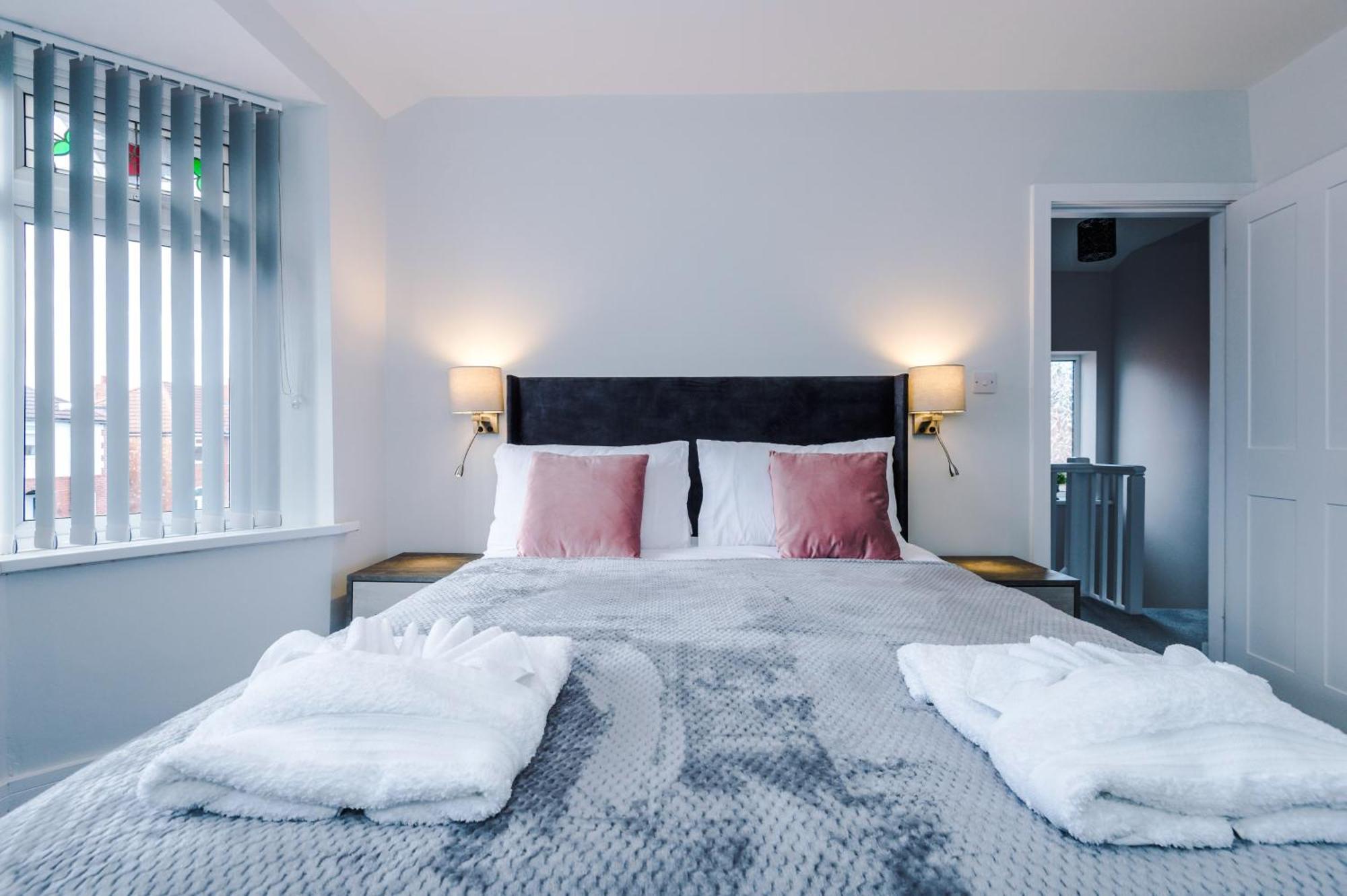 Sandileigh House By Yourstays - Luxurious 3 Bedroom House In Олтринкам Екстериор снимка